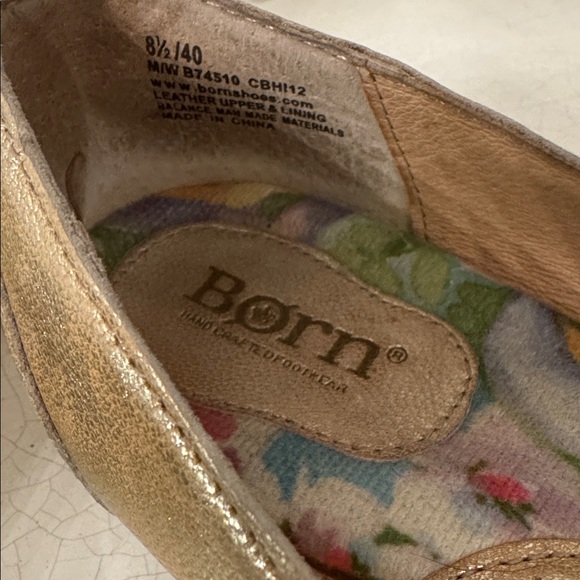 Born Women's Metallic Gold Leather Ballet Flats with Flower Accents Size 8.5 EUC - Picture 7 of 12